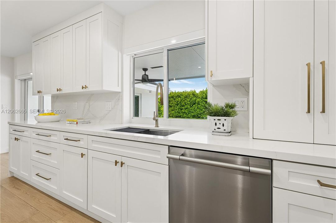 For Sale: $1,595,000 (4 beds, 2 baths, 2324 Square Feet)