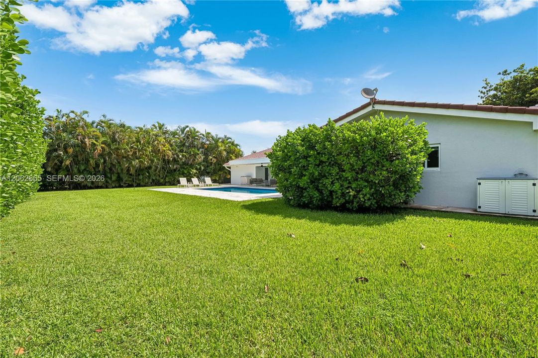 For Sale: $1,595,000 (4 beds, 2 baths, 2324 Square Feet)