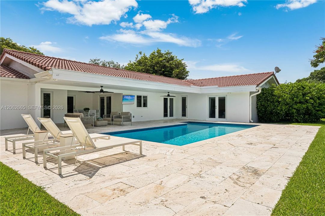 For Sale: $1,595,000 (4 beds, 2 baths, 2324 Square Feet)