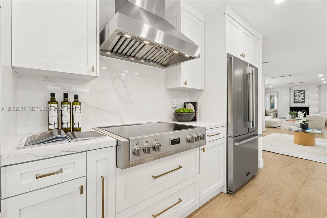 For Sale: $1,595,000 (4 beds, 2 baths, 2324 Square Feet)