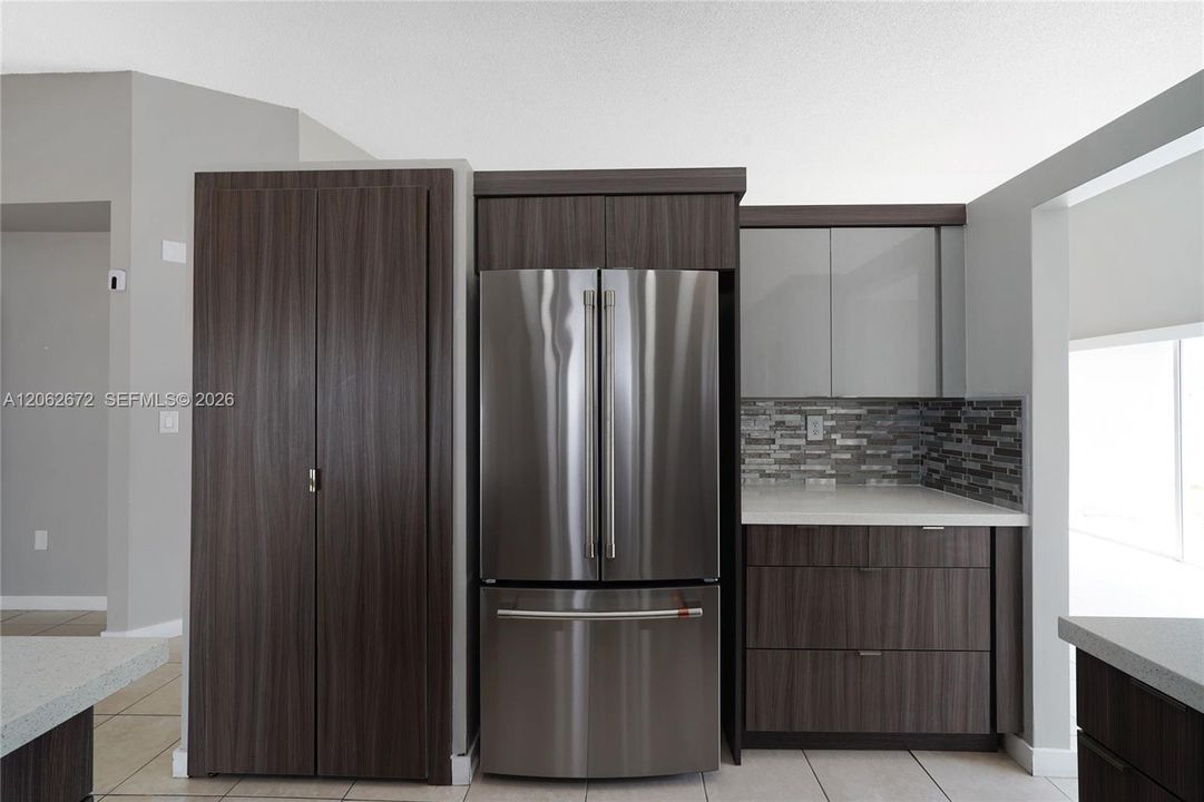 На продажу: $619,900 (3 спален, 2 ванн, 1624 Квадратных фут)
