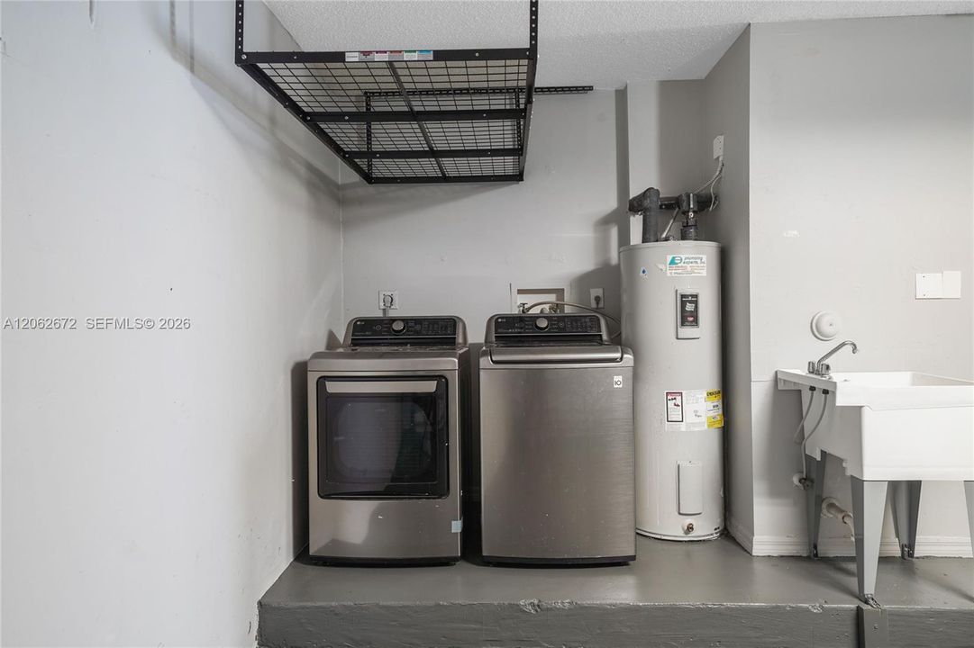 На продажу: $619,900 (3 спален, 2 ванн, 1624 Квадратных фут)