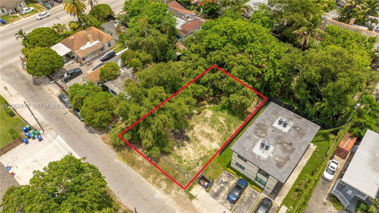 На продажу: $449,000 (0.12 acres)