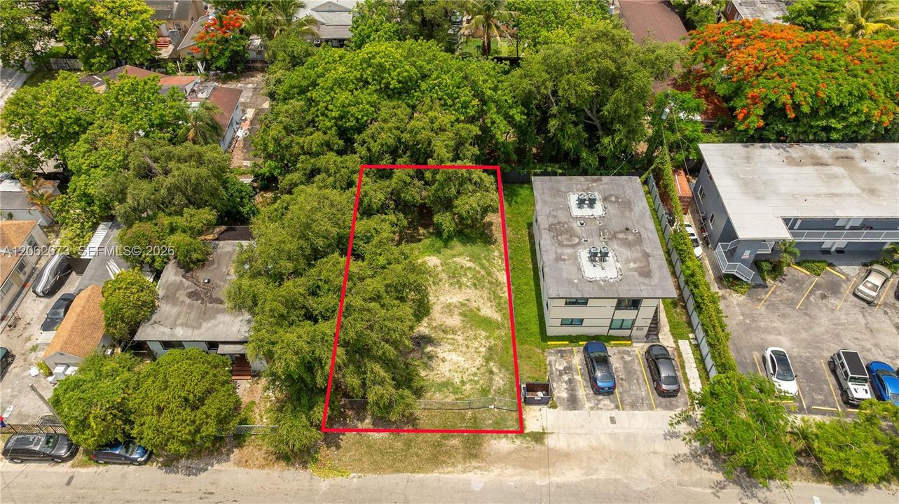 На продажу: $449,000 (0.12 acres)