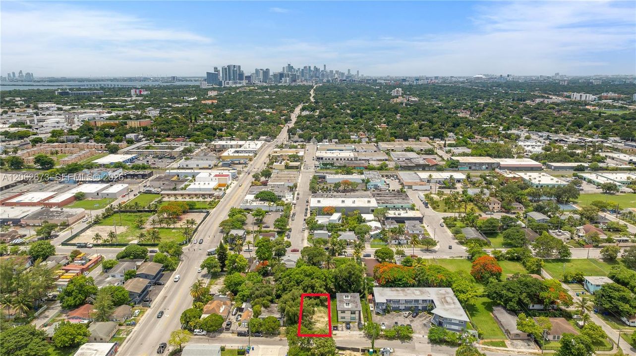 На продажу: $449,000 (0.12 acres)