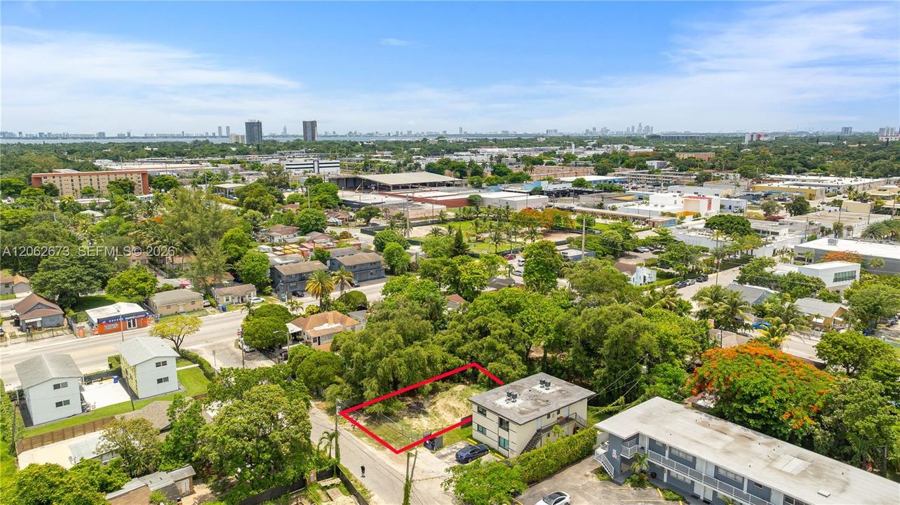 На продажу: $449,000 (0.12 acres)