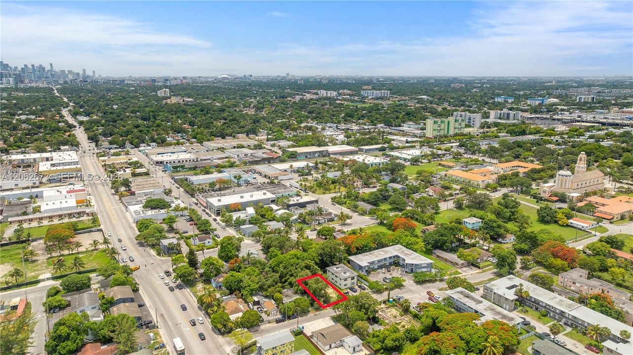 На продажу: $449,000 (0.12 acres)