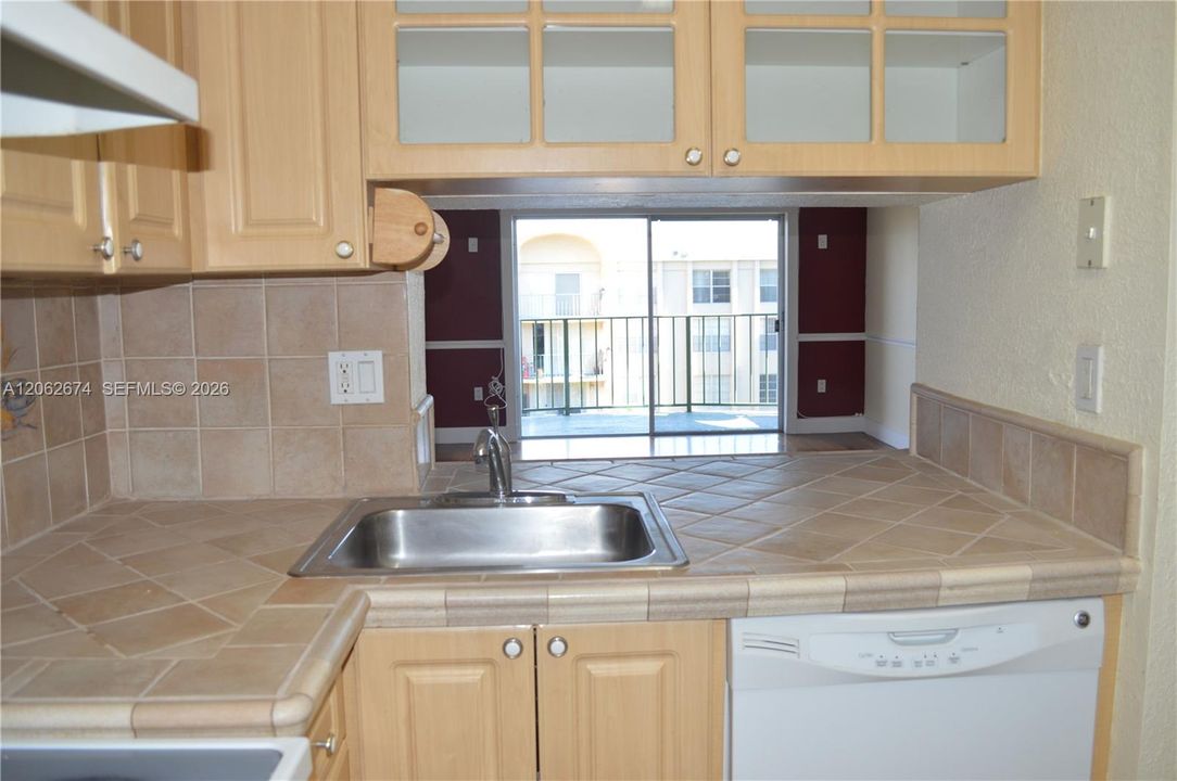 В аренду: $1,850 (1 спален, 1 ванн, 690 Квадратных фут)