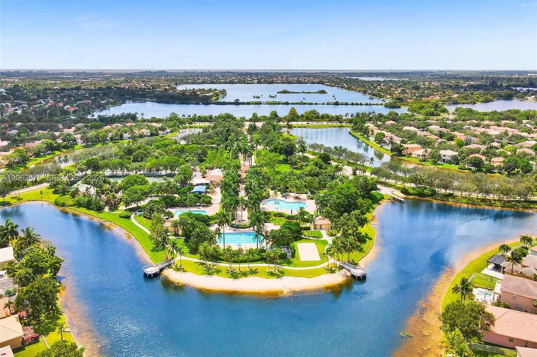 На продажу: $890,000 (4 спален, 3 ванн, 2709 Квадратных фут)