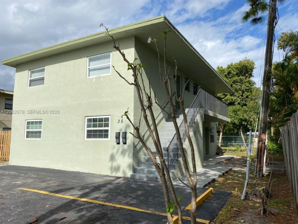 For Rent: $2,750 (3 beds, 2 baths, 1025 Square Feet)