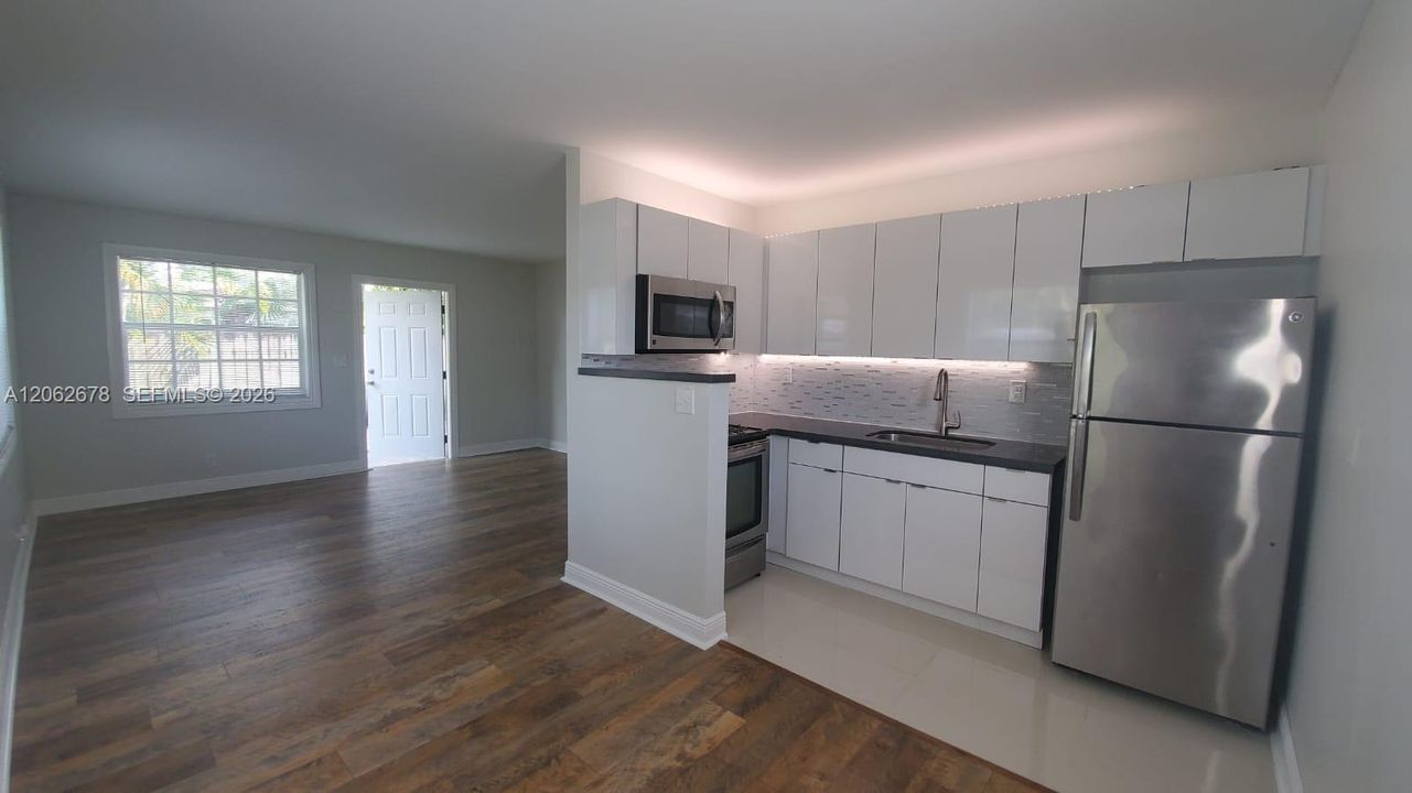 For Rent: $2,750 (3 beds, 2 baths, 1025 Square Feet)