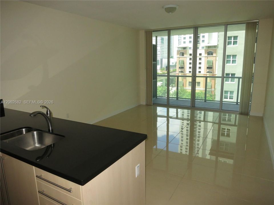 В аренду: $2,800 (1 спален, 1 ванн, 694 Квадратных фут)