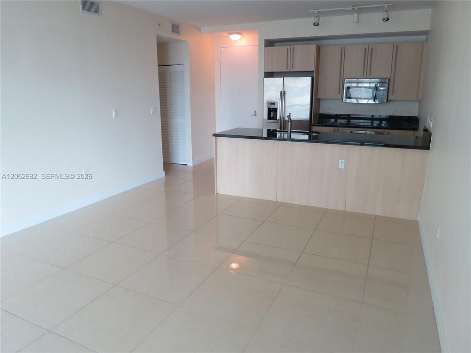 В аренду: $2,800 (1 спален, 1 ванн, 694 Квадратных фут)
