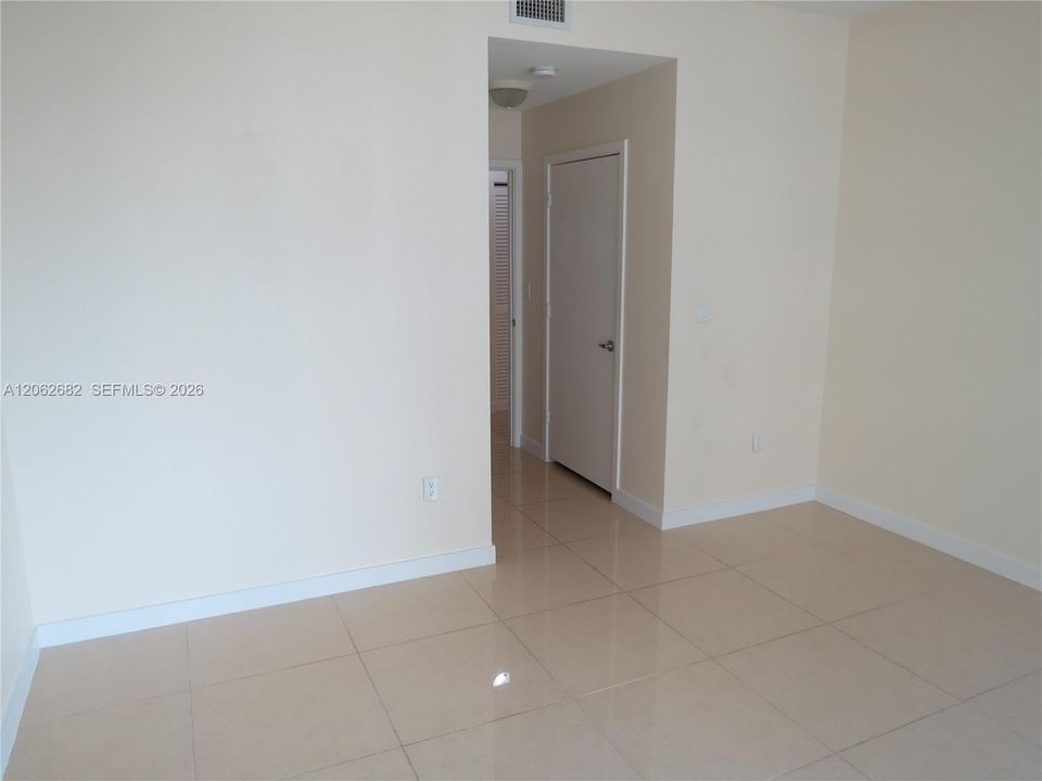 В аренду: $2,800 (1 спален, 1 ванн, 694 Квадратных фут)