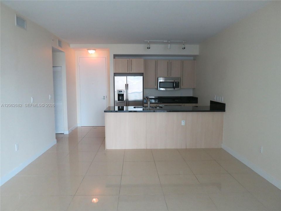 В аренду: $2,800 (1 спален, 1 ванн, 694 Квадратных фут)