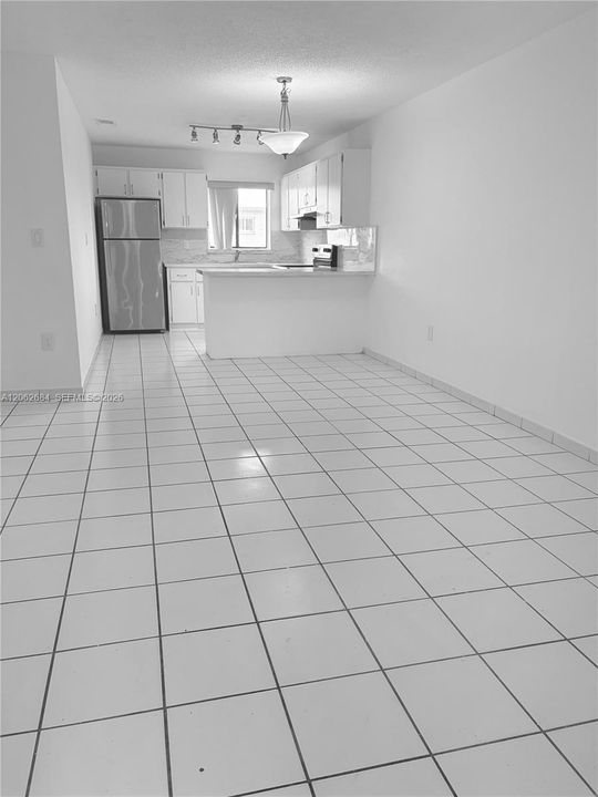 For Sale: $229,900 (2 beds, 1 baths, 778 Square Feet)