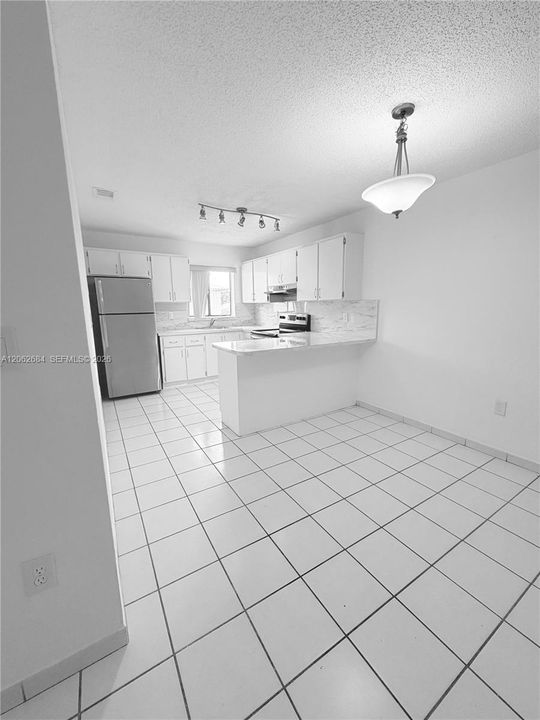 For Sale: $229,900 (2 beds, 1 baths, 778 Square Feet)