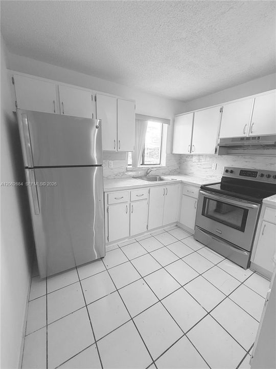 For Sale: $229,900 (2 beds, 1 baths, 778 Square Feet)