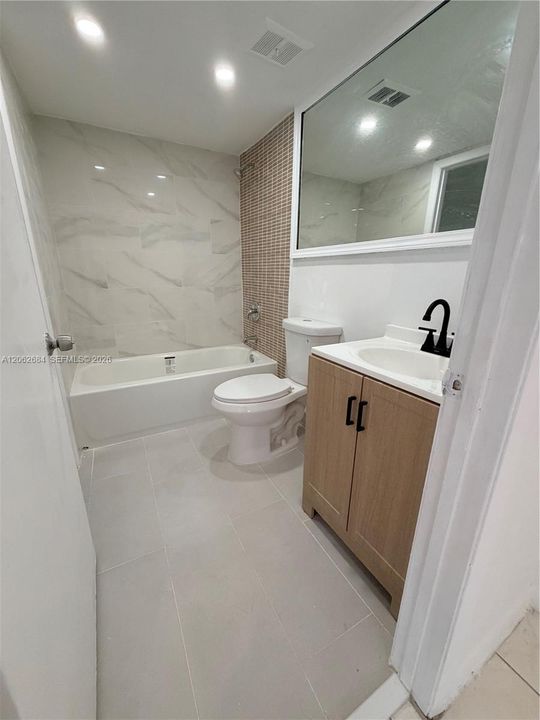 For Sale: $229,900 (2 beds, 1 baths, 778 Square Feet)