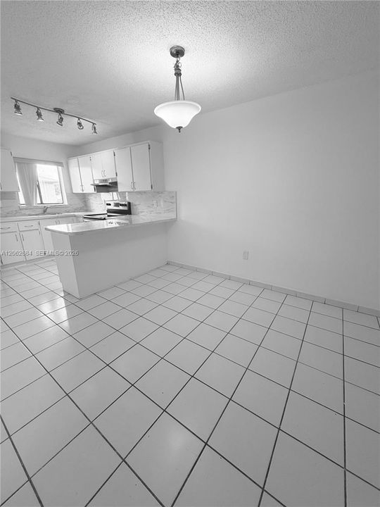 For Sale: $229,900 (2 beds, 1 baths, 778 Square Feet)