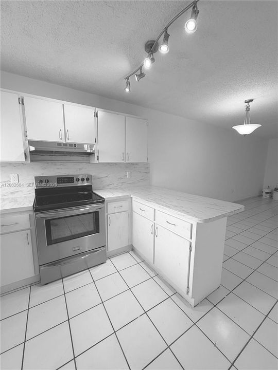For Sale: $229,900 (2 beds, 1 baths, 778 Square Feet)