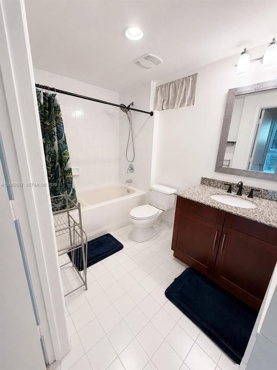 For Rent: $2,300 (1 beds, 1 baths, 782 Square Feet)