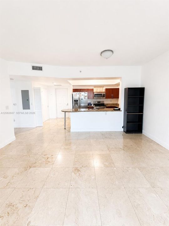 For Rent: $2,300 (1 beds, 1 baths, 782 Square Feet)