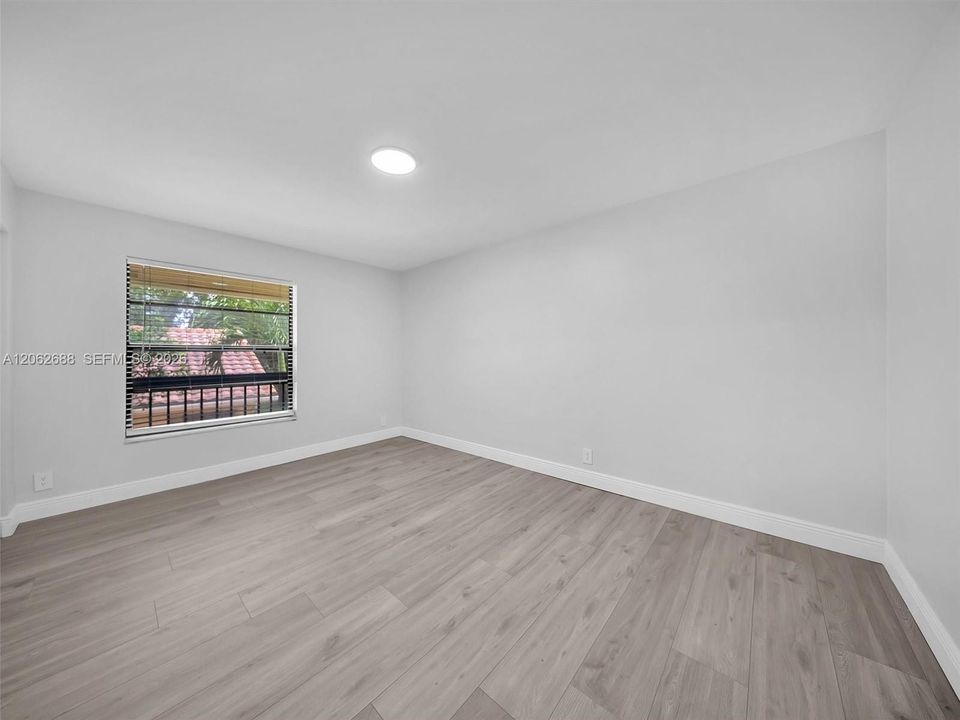 На продажу: $299,000 (3 спален, 2 ванн, 1245 Квадратных фут)