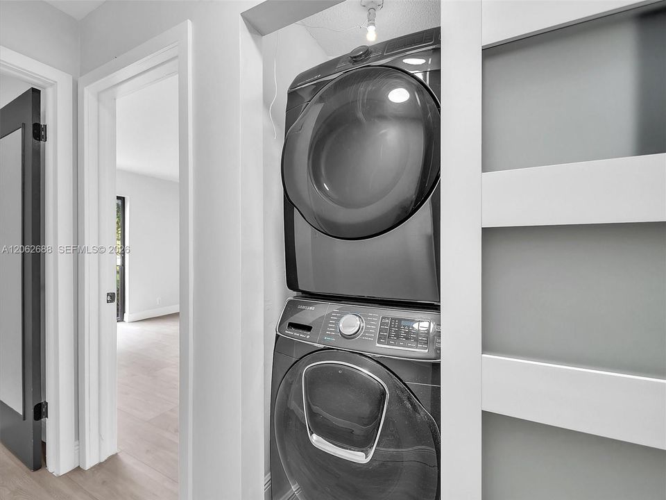 На продажу: $299,000 (3 спален, 2 ванн, 1245 Квадратных фут)