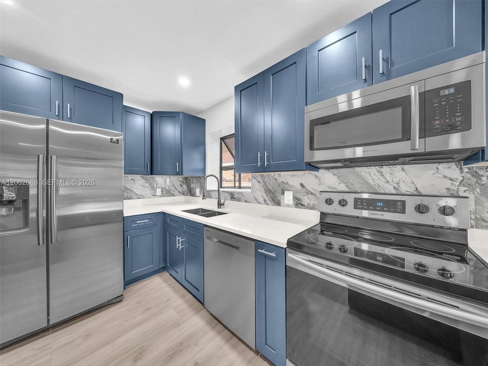 На продажу: $299,000 (3 спален, 2 ванн, 1245 Квадратных фут)