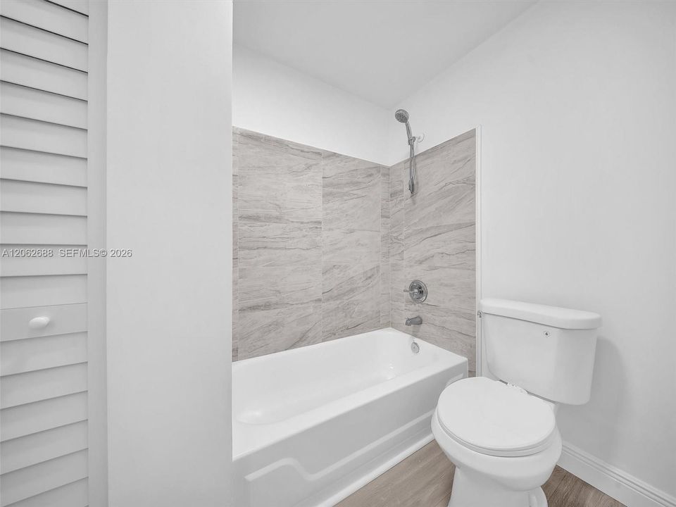 На продажу: $299,000 (3 спален, 2 ванн, 1245 Квадратных фут)