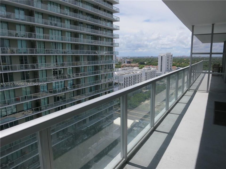 В аренду: $2,800 (1 спален, 1 ванн, 707 Квадратных фут)