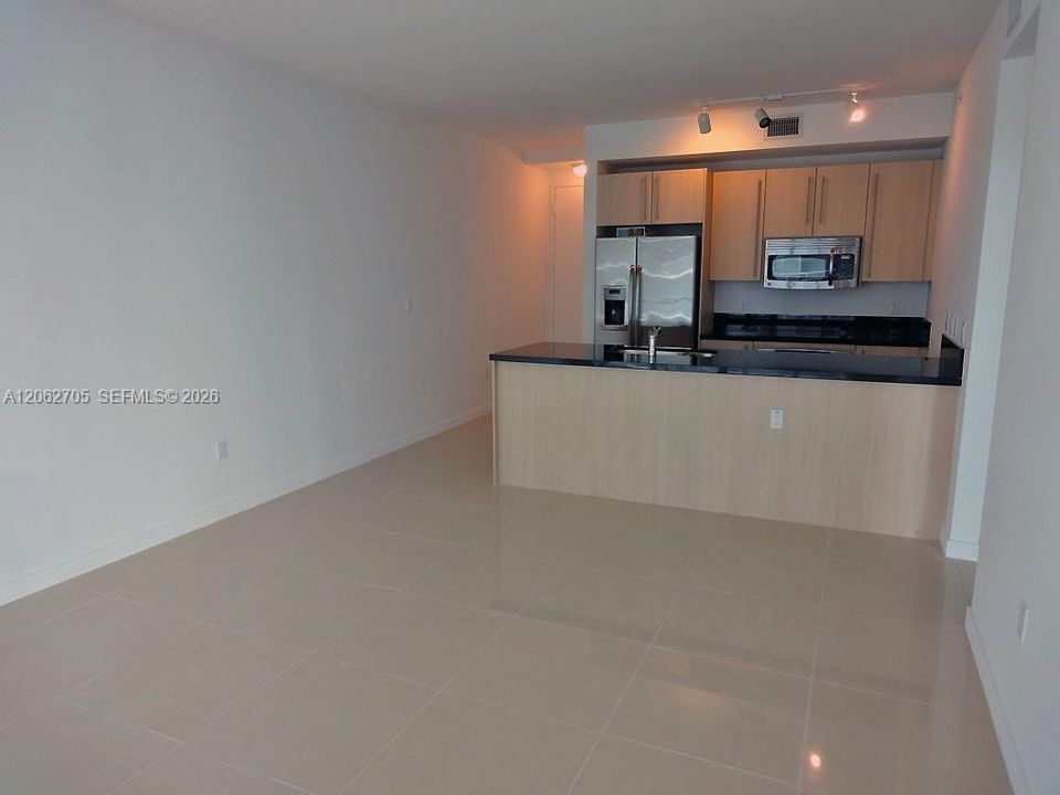 В аренду: $2,800 (1 спален, 1 ванн, 707 Квадратных фут)