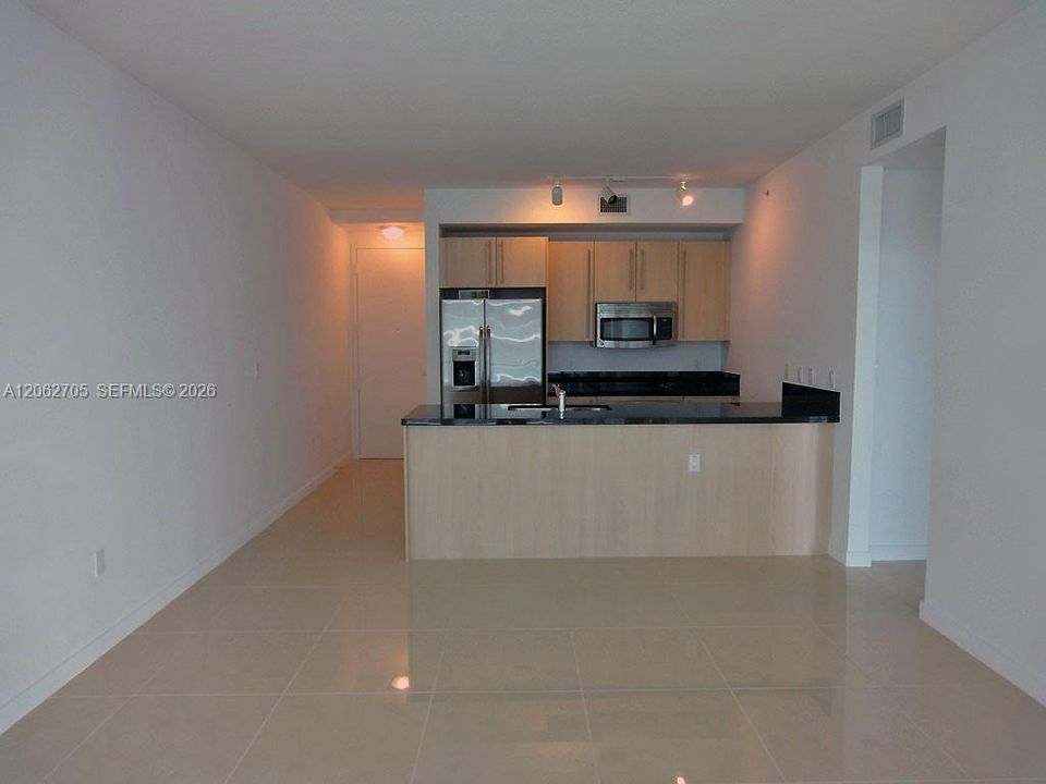 В аренду: $2,800 (1 спален, 1 ванн, 707 Квадратных фут)