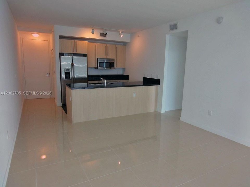 В аренду: $2,800 (1 спален, 1 ванн, 707 Квадратных фут)