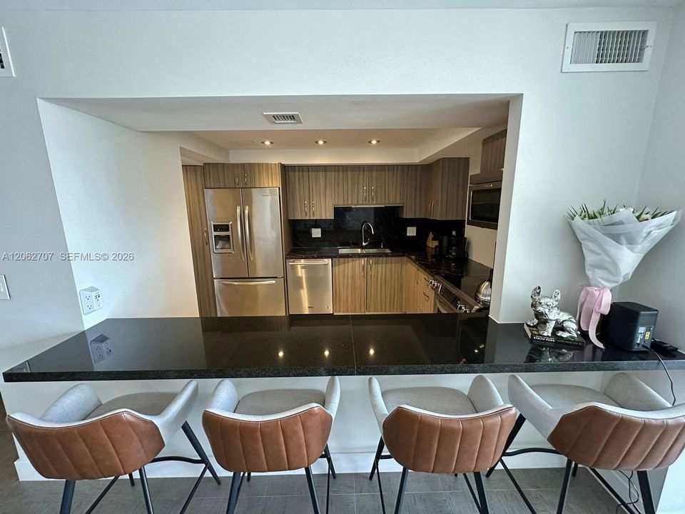 В аренду: $2,550 (2 спален, 1 ванн, 924 Квадратных фут)