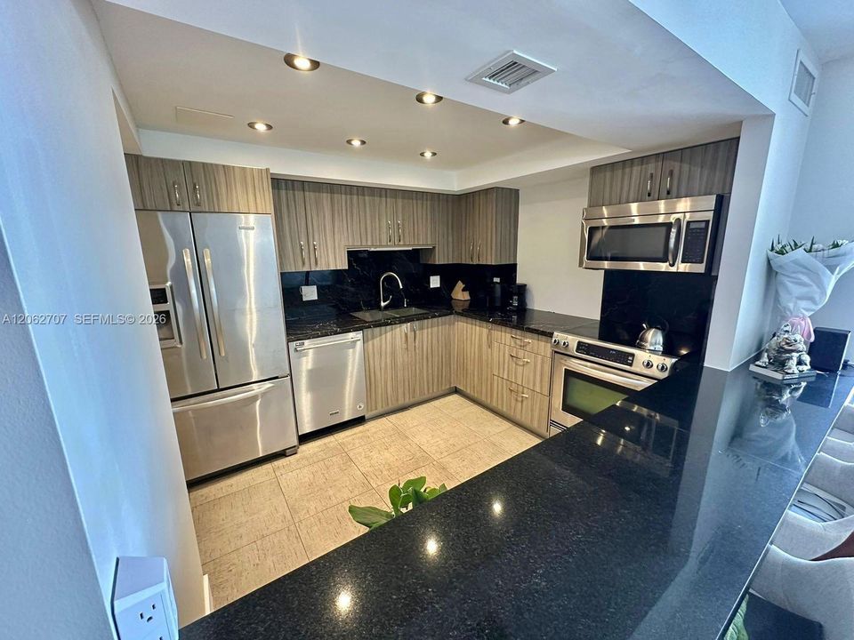 В аренду: $2,550 (2 спален, 1 ванн, 924 Квадратных фут)