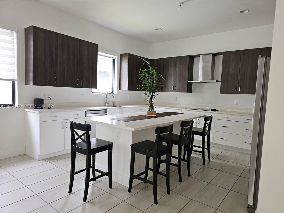 На продажу: $999,000 (3 спален, 2 ванн, 2545 Квадратных фут)