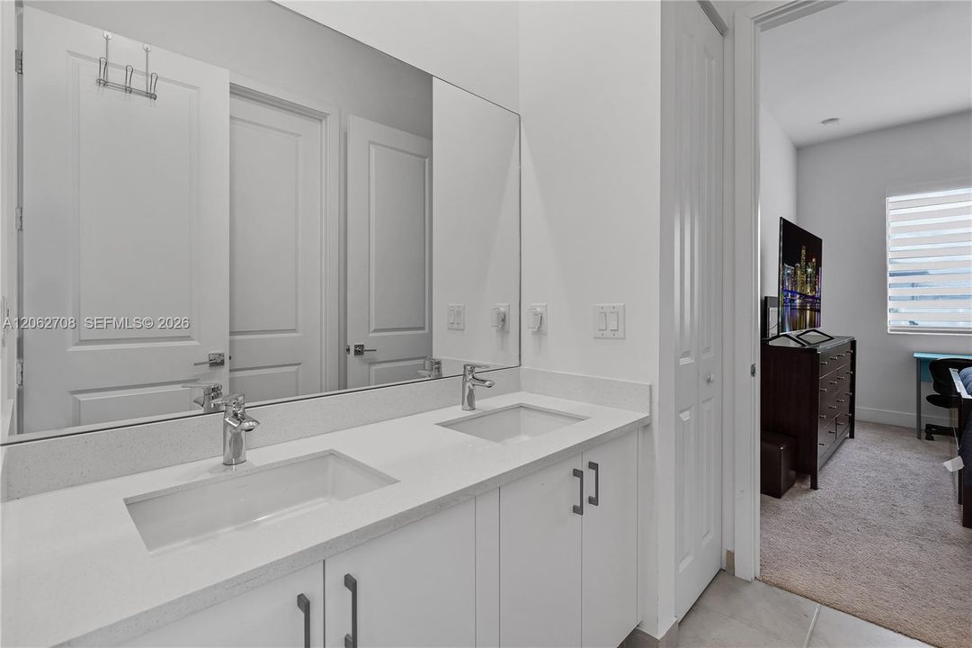 На продажу: $999,000 (3 спален, 2 ванн, 2545 Квадратных фут)