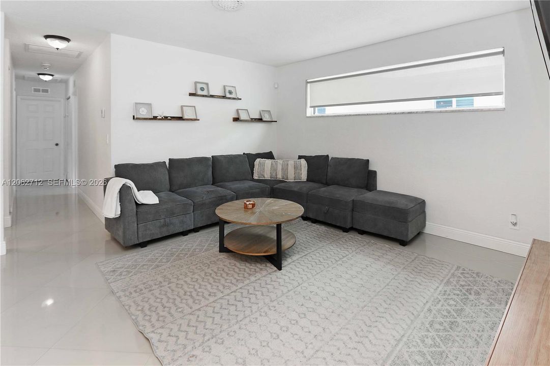 En Venta: $925,000 (3 camas, 2 baños, 1751 Pies cuadrados)