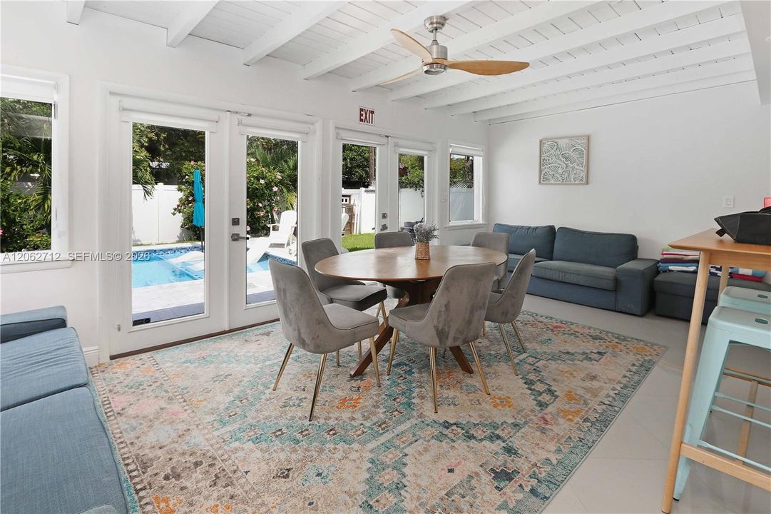 En Venta: $925,000 (3 camas, 2 baños, 1751 Pies cuadrados)