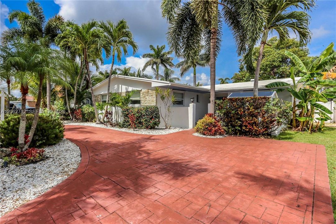 En Venta: $925,000 (3 camas, 2 baños, 1751 Pies cuadrados)