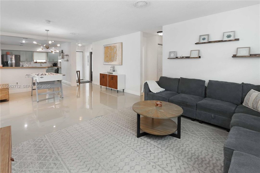 En Venta: $925,000 (3 camas, 2 baños, 1751 Pies cuadrados)