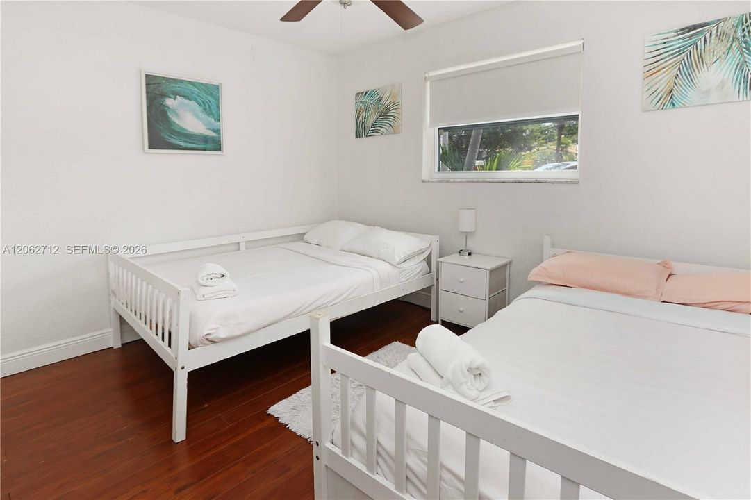 En Venta: $925,000 (3 camas, 2 baños, 1751 Pies cuadrados)