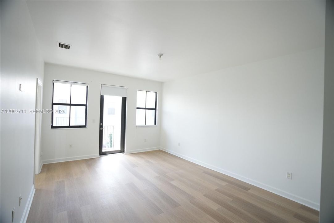 В аренду: $4,050 (3 спален, 3 ванн, 2206 Квадратных фут)