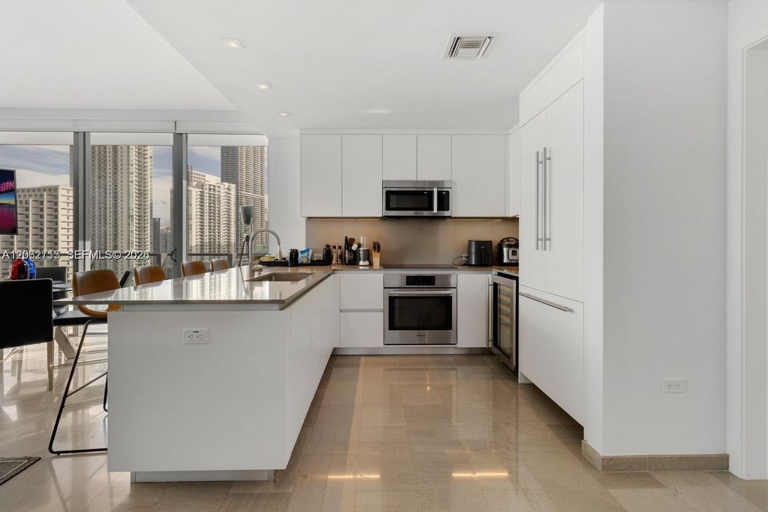 For Sale: $1,050,000 (2 beds, 2 baths, 1265 Square Feet)