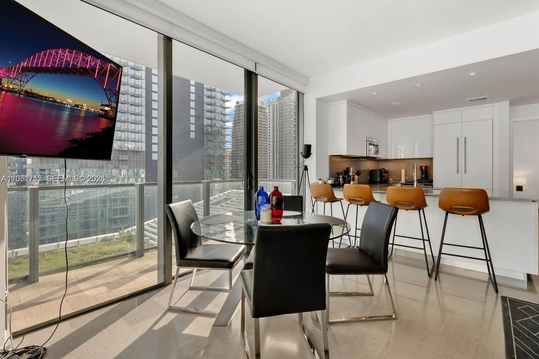 For Sale: $1,050,000 (2 beds, 2 baths, 1265 Square Feet)