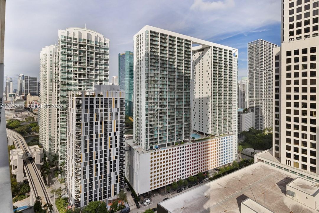 For Sale: $1,050,000 (2 beds, 2 baths, 1265 Square Feet)