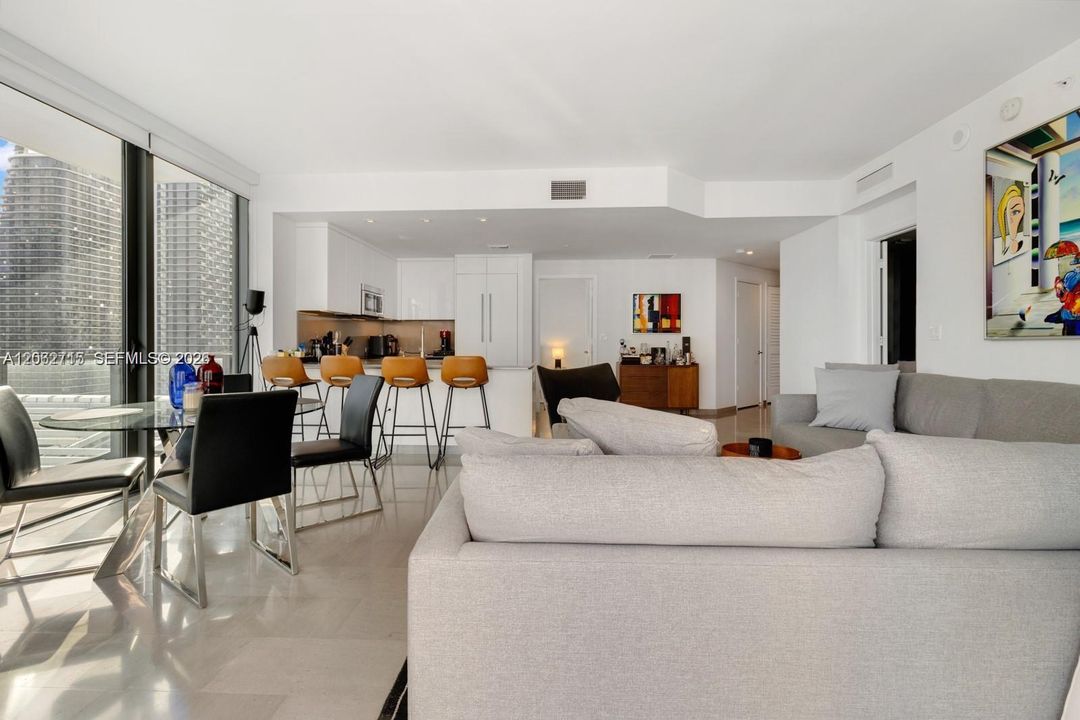 For Sale: $1,050,000 (2 beds, 2 baths, 1265 Square Feet)