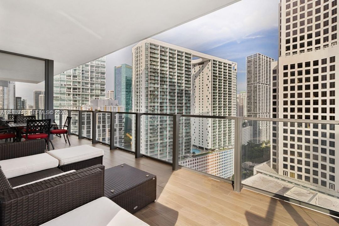 For Sale: $1,050,000 (2 beds, 2 baths, 1265 Square Feet)